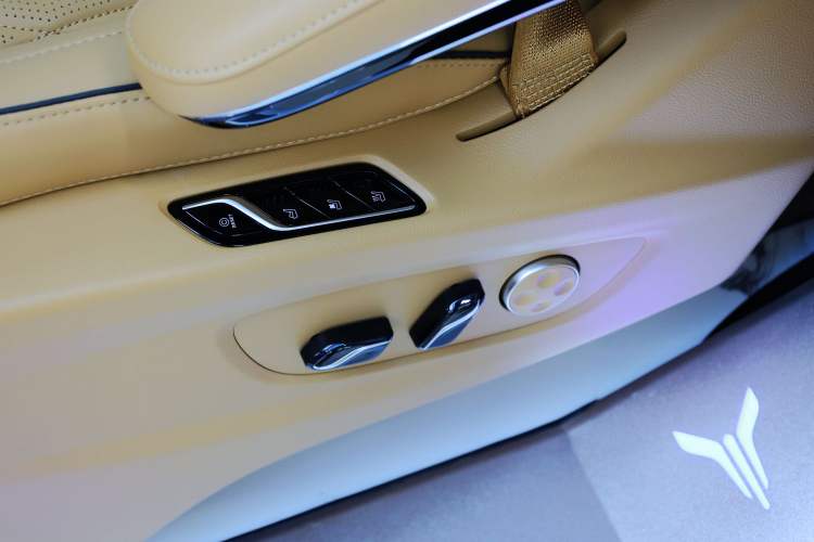 Used VOYAH Dream 2024 PHEV Ultra-Long Range Flagship Edition