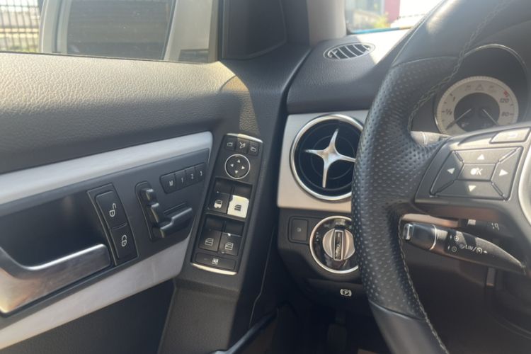 Used Mercedes-Benz GLK-Class 2013 GLK 300 4MATIC Dynamic Sunroof Model Interior 14