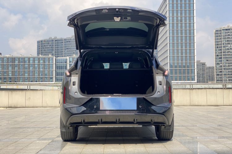 Used Lynk & Co 08 EM-P 2023 120km Long-Range Halo
