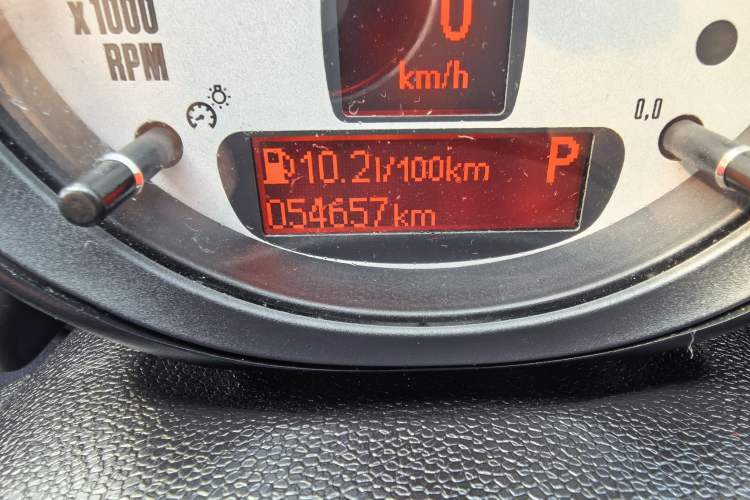 Used MINI Countryman 2014 1.6L COOPER Fun Odometer Close Up