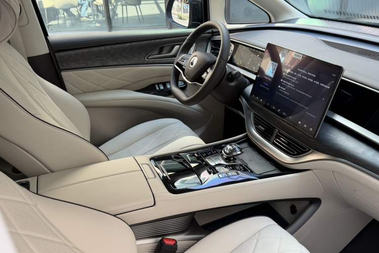 Used Denza D9 2024 DM-i 1050 Luxury Model