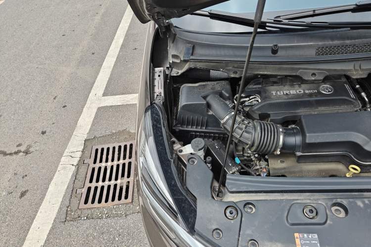 Used Buick GL8 2023 Land Executive Class Comfort Model