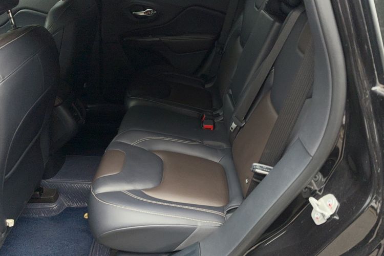 Used Jeep Cherokee 2020 2.0L Two-Wheel Drive Classic Sports Edition