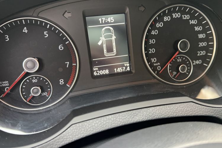 Used Volkswagen Sharan 2016 380TSI Comfort Edition 7-Seater Odometer Close Up