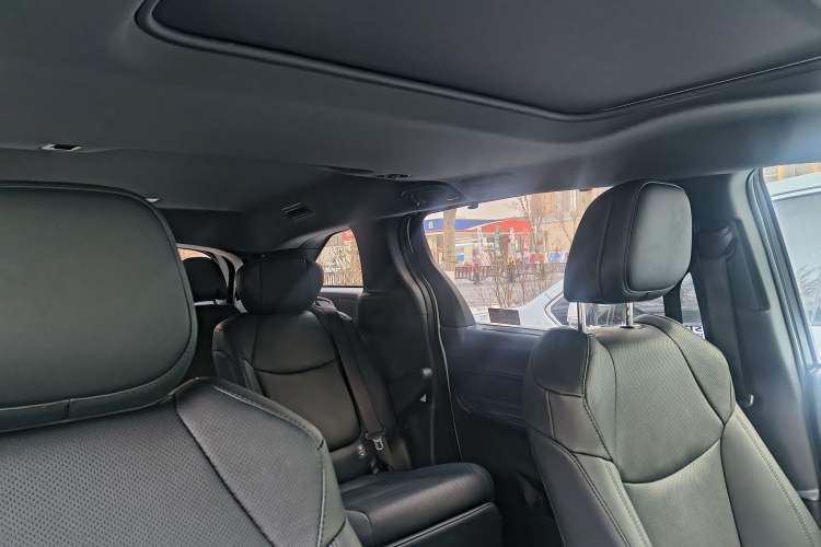 Used Toyota Sienna 2023 2.5L Hybrid Deluxe Edition