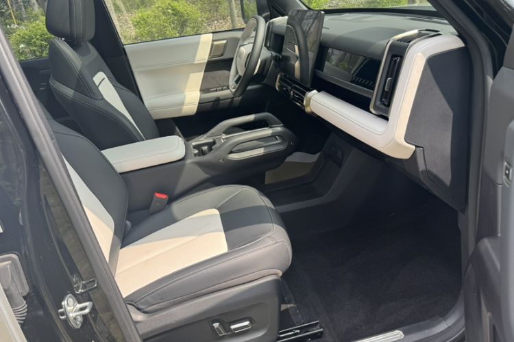 Used iCAR 03T 2024 520km Two-Wheel Drive Long-Range Version Right Front Seat