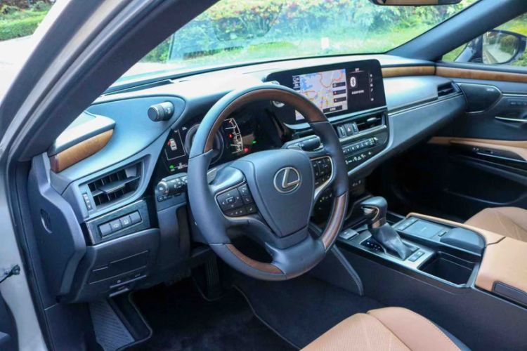 Used Lexus ES 2021 300h Executive Edition
