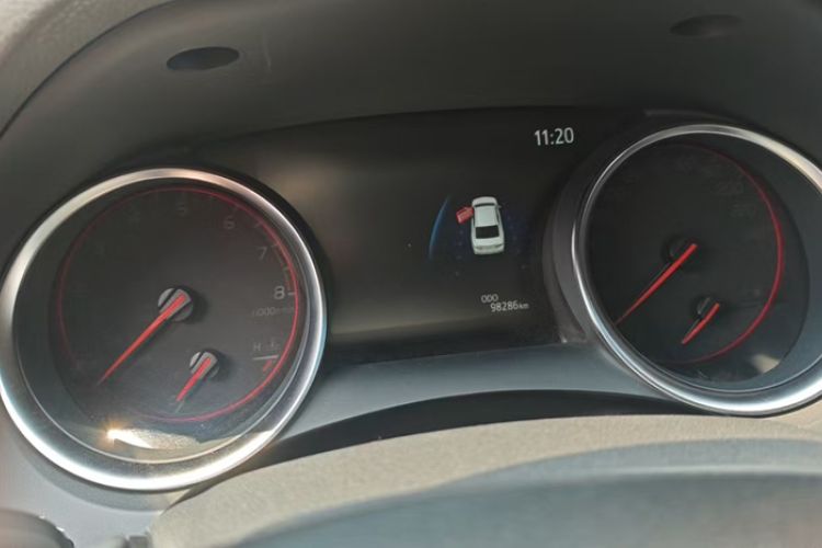 Used Toyota Camry 2021 2.0S FENGSHANG Edition Odometer Close Up