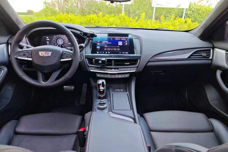 Used Cadillac CT5 2023 28T Platinum Edition Interior 2