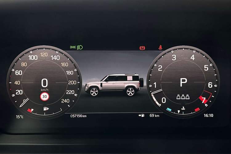 Used Land Rover Defender 2023 Facelift 110 3.0T P400 X-DYNAMIC HSE Odometer Close Up