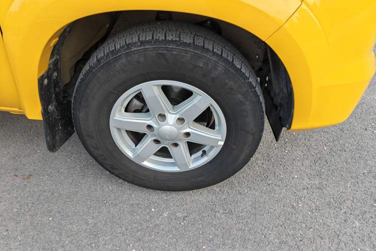 Used JMC Baodian 2023 2.5T Diesel Two-Wheel Drive Comfort Edition Flat-Base Cargo Bed Long Wheelbase JX4D25A6L Exterior 3