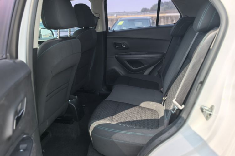 Used Chevrolet Trax 2016 1.4T Automatic Two-Wheel Drive Comfort Version with Sunroof Interior 3