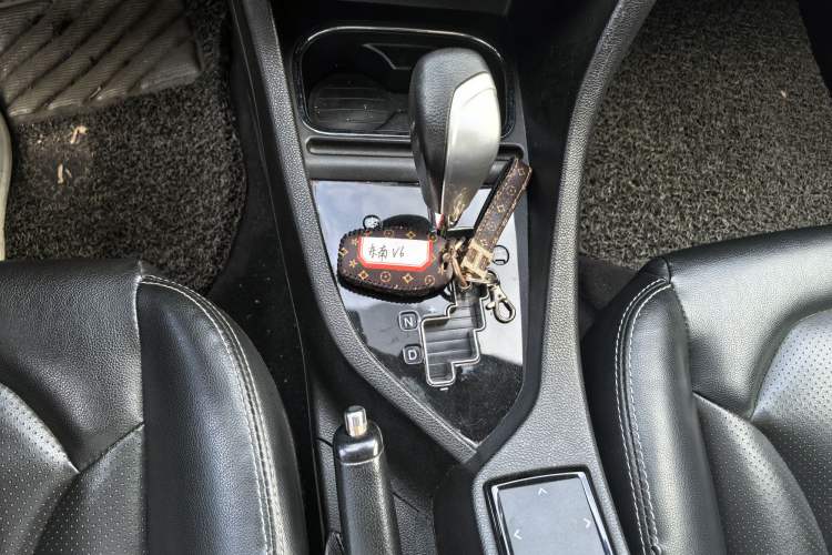 Used Soueast V6 Lingshi 2015 CROSS 1.5L CVT ZhiZun Model