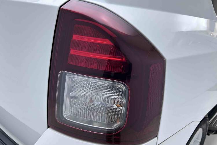 Used Jeep Compass 2015 2.0L two-wheel drive sport version Exterior 7