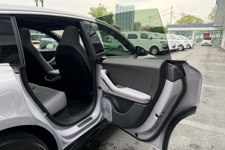 Used Nio ET5T 2025 75 kWh Touring Interior 6