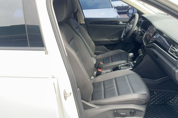 Used Volkswagen T-ROC 2022 280TSI DSG Two-Wheel Drive Comfort PLUS Right Front Seat