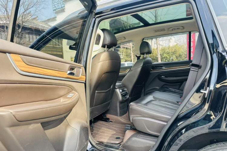 Used Roewe RX8 2019 30T Smart Connectivity Two-Wheel Drive Supreme Flagship Edition