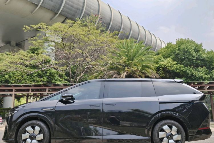 Used XPeng X9 2024 702 Ultra-Long Range Max