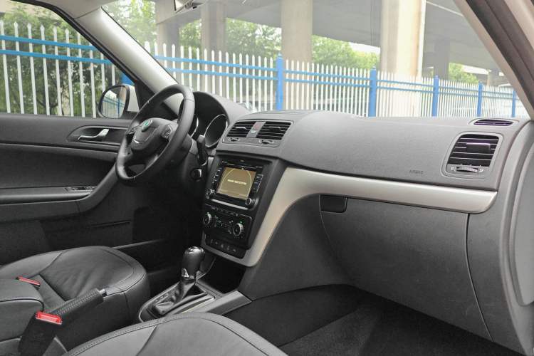 Used Skoda Yeti 2013 1.8T DSG Prestige Edition Interior 8