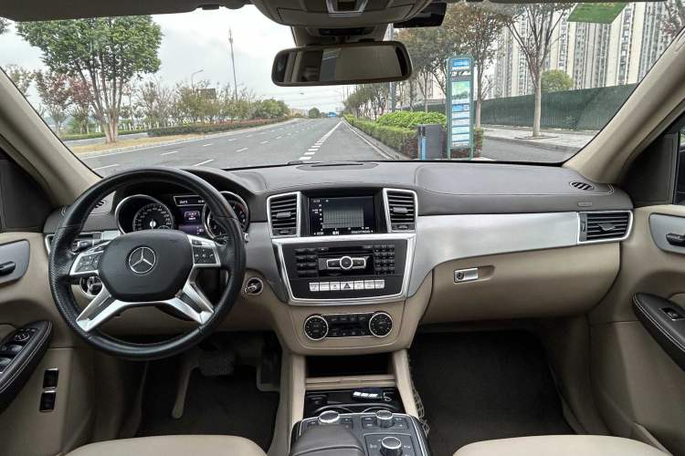 Used Mercedes-Benz GL-Class 2015 GL 400 4MATIC Dynamic Model
