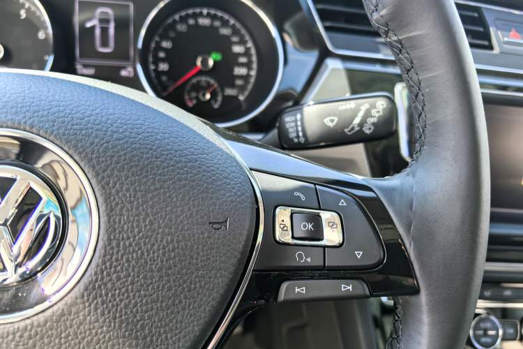 Used Volkswagen Touran 2018 Volkswagen Touran L 280TSI DSG Boundary Edition 7 Seats China VI Standard Interior 2