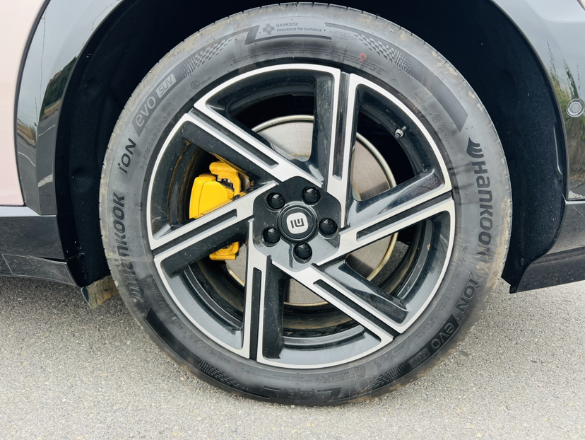 Xiaomi Auto YU7 2025 Ultra-Long Range All-Wheel Drive Pro Version — снимка 18