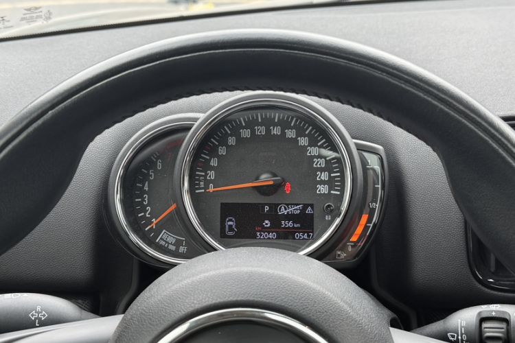 Used MINI Countryman 2017 1.5T COOPER ALL4 Traveler Odometer Close Up