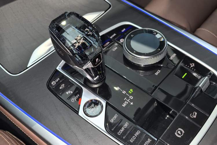 Used BMW X7 2021 Facelifted xDrive40i Luxury Package with Leading Features
