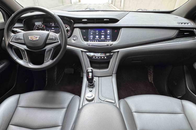 Used Cadillac XT5 2022 2.0T Two-Wheel Drive Luxury Version Interior 1