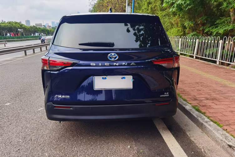 Used Toyota SIENNA 2021 2.5L Hybrid Comfort Edition Exterior 5