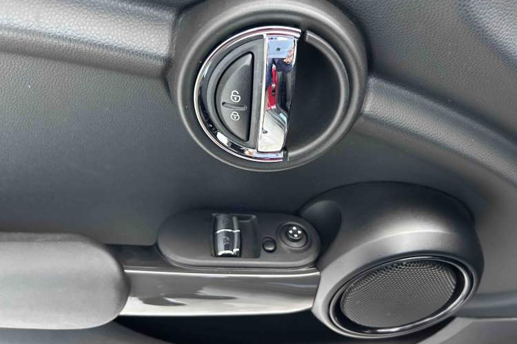 Used MINI 2021 1.5T ONE Interior 3