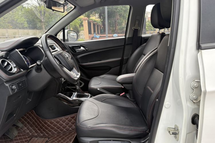 Used Brilliance V3 2016 1.5T Automatic Elite Model Interior 3