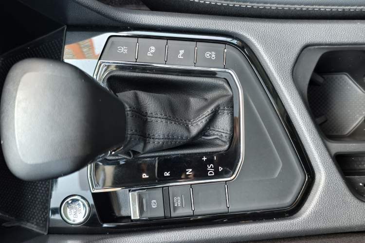 Used Volkswagen Tiguan L 2019 Revised 330TSI Automatic Two-Wheel Drive Smart & Luxury Edition China VI Standard