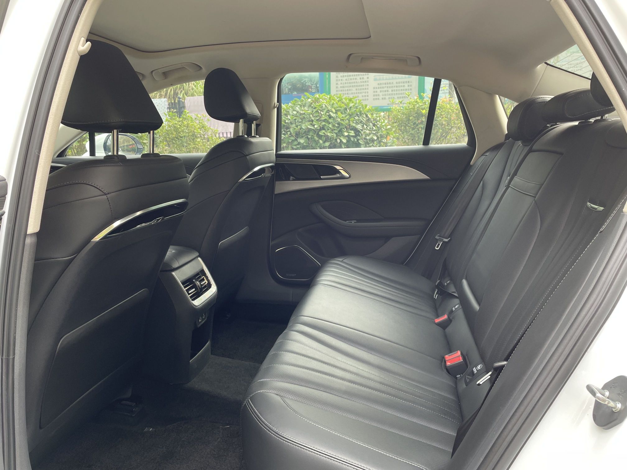 Hongqi H5 2023 2.0T Automatic Smart Connect Flagship Edition - Chinese Trim Xiang — снимка 10