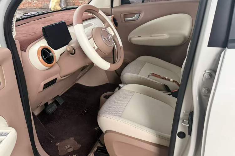 Used Wuling Hongguang MINIEV 2025 Four-Door Version Advanced Edition Interior 3