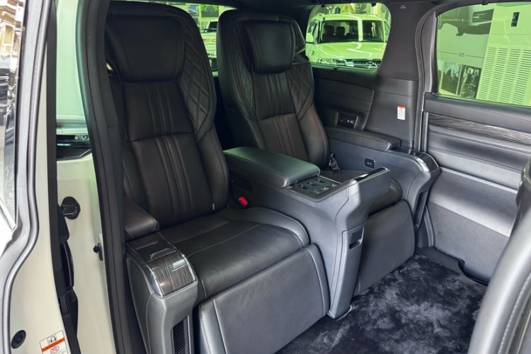 Used Lexus LM 2020 300h Four-Seat Grand Edition
