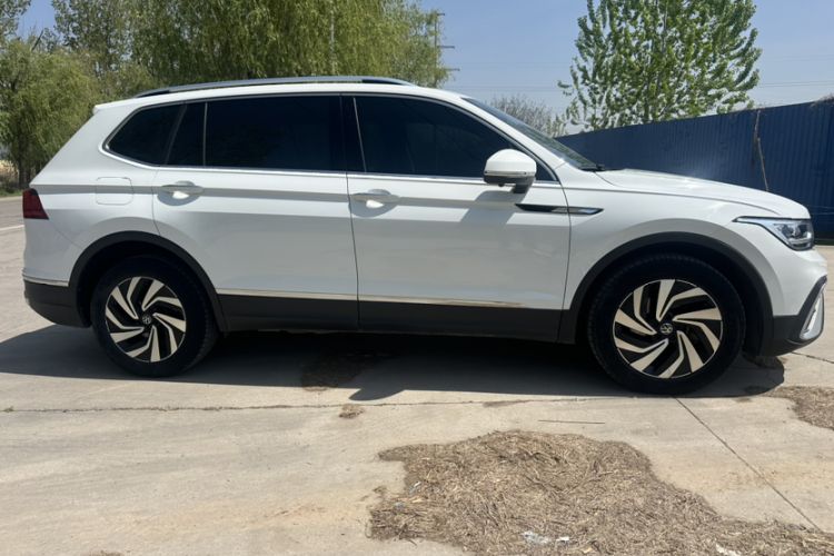 Used Volkswagen Tiguan L 2023 330TSI Automatic Two-Wheel Drive Smart Edition Exterior 5