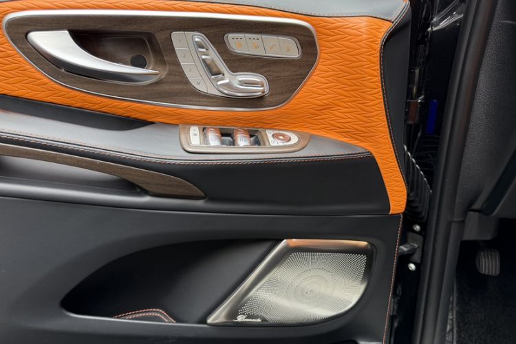 Used Mercedes-Benz Vito 2023 2.0T Elite Version 7 Seats Interior 6