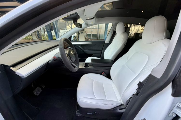 Used Tesla Model Y 2021 Long-Range All-Wheel-Drive Version
