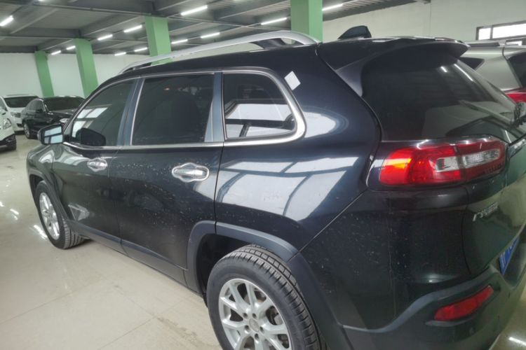 Used Jeep Cherokee 2017 2.0L Superior Edition