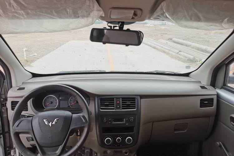 Used Wuling Rongguang V 2015 1.2L Practical Model