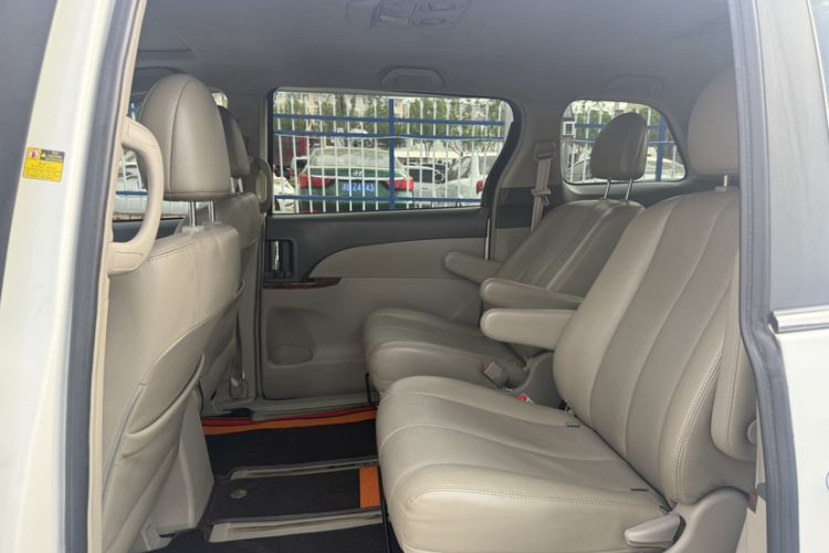 Used BYD M6 2015 2.4L Automatic Prestige Edition
