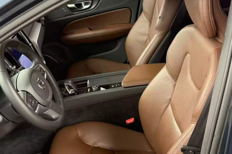 Used Volvo S60 2023 B4 Zhiyi Luxury Edition