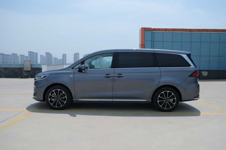 Used Roewe iMAX8 2023 400TGI Comfort Edition