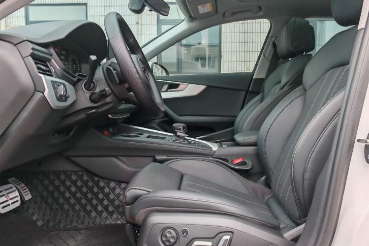 Used Audi A4L 2025 2 Million Units Enjoyment Version 40 TFSI Stylish and Dynamic Type Left Front Seat