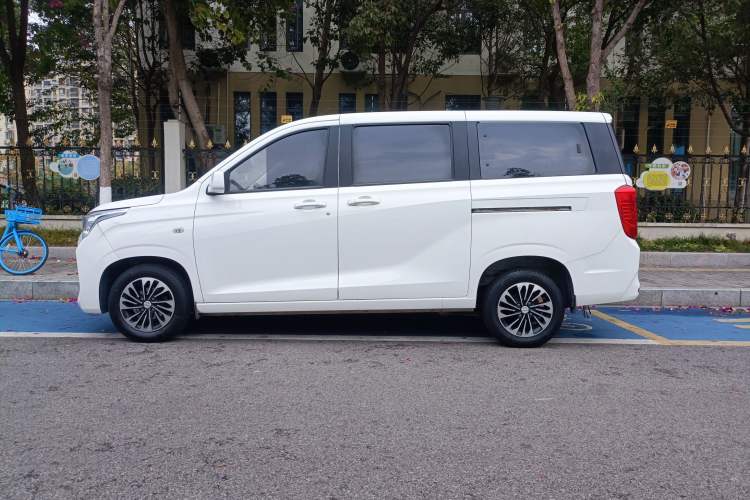 Used Dongfeng Fengon 380 2022 1.5L Comfort-Class Passenger Vehicle (Steel Spring) with 7 Seats
