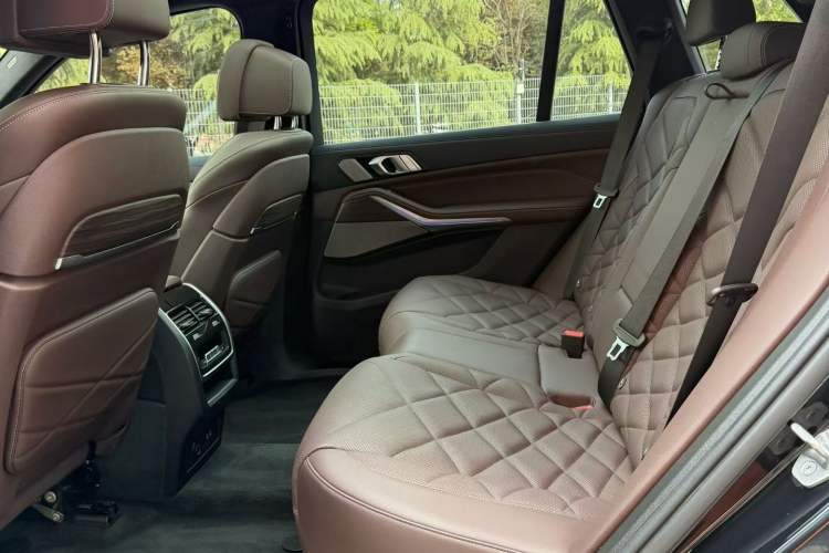 Used BMW X5 2022 Restyled xDrive 40Li M Sport Package Interior 3