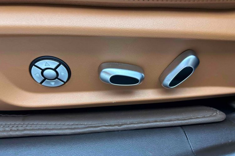 Used ORA Lightning Cat 2022 555 km Luxury Edition