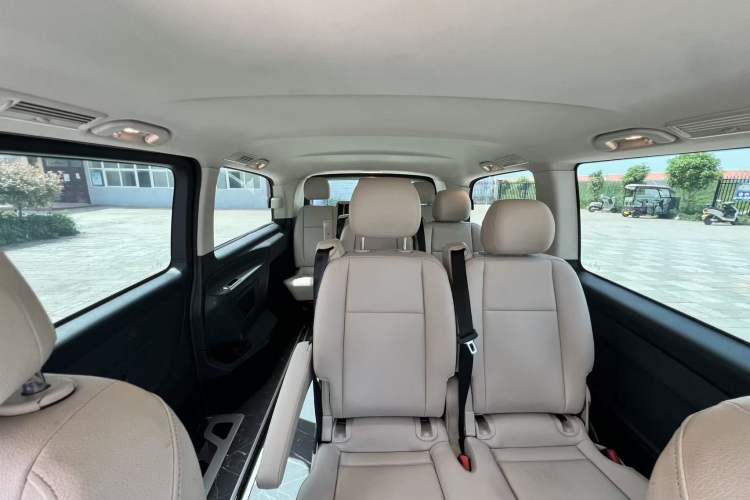 Used Mercedes-Benz Vito 2023 2.0T Elite Version 9 Seats
