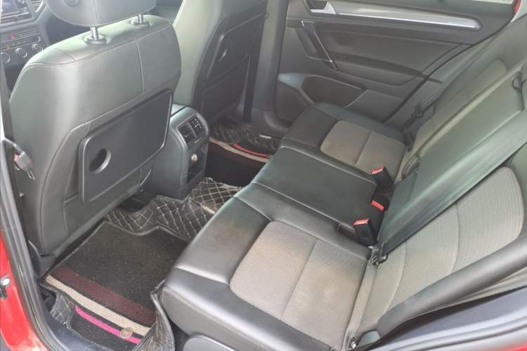 Used Volkswagen Golf Sportsvan 2018 230TSI Automatic Trend Edition Interior 3